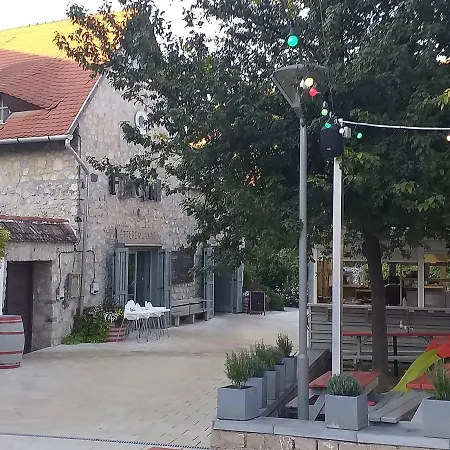 Apartman Galéria *